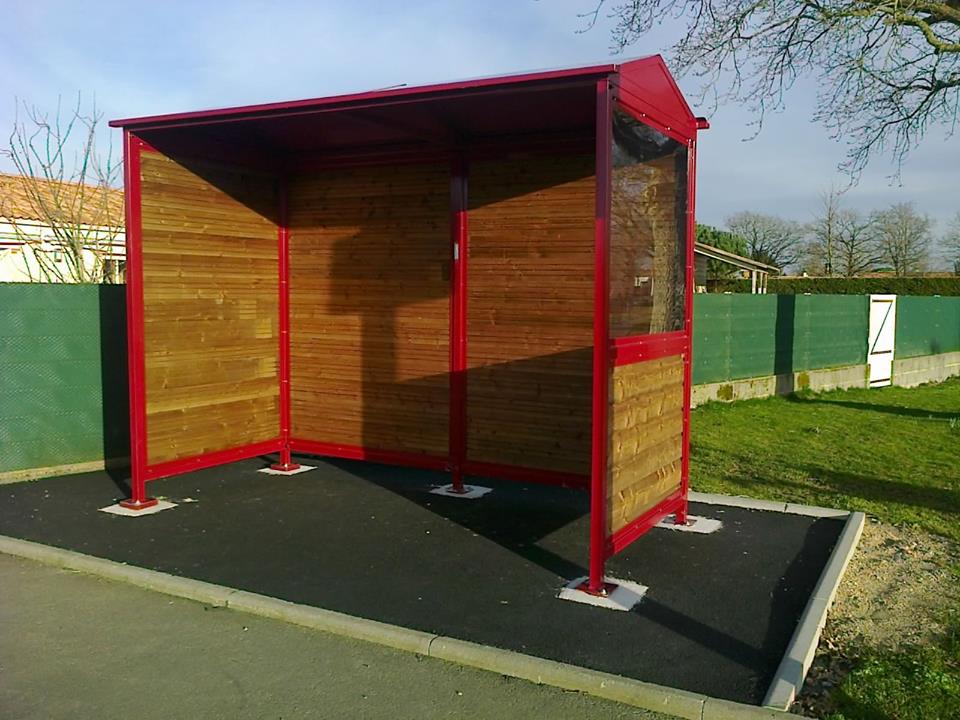 Abri bus Geneve Acier&bois avec 1 fenêtre polycarbonate 