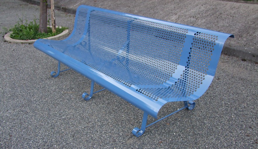 Banc en tôle perforée Buffalo avec 3 pieds Ral 5007 Bleu brillant