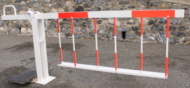 Barrière levante 2m Toulon sans contrepoids ni poteau de soutien