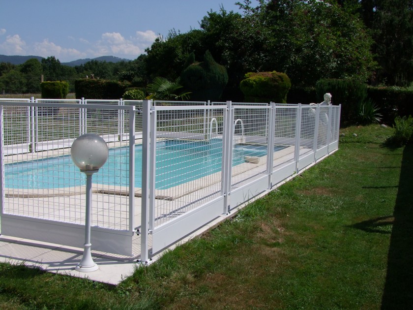 Barrière de protection piscine Bazert 1