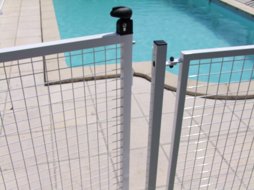 Barrière de protection piscine Bazert 2