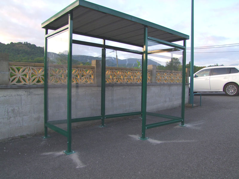 Abri bus Ventoux bardage polycarbonate avec retour avant L. 1.50m