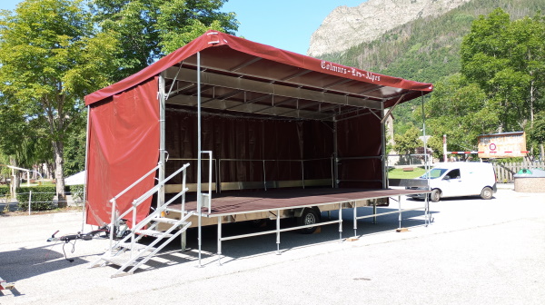 Podium roulant Promoscène 40m²