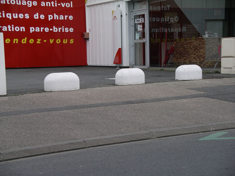 Borne d'interdiction de passage béton Carlin 3