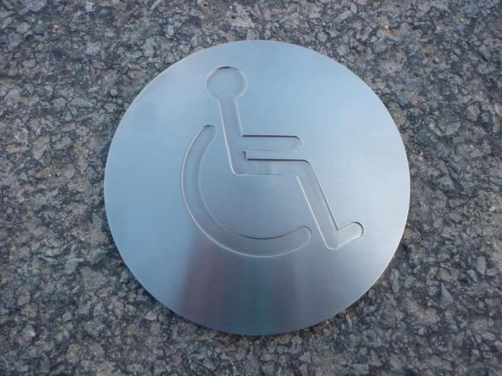 Clou inox avec gravure PMR